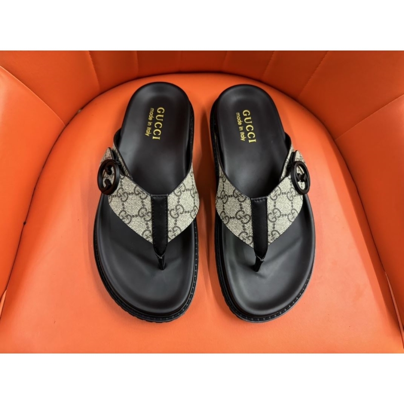 G*u*i slippers
